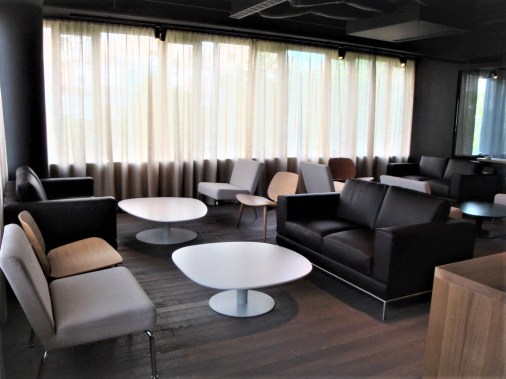 Atlantic Grupa - prostor za odmor- niski lounge stolovi