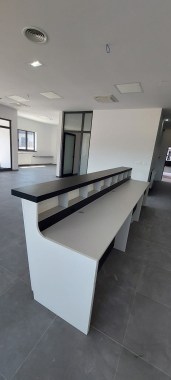 Trans East Servis, recepturni pult s tri radna mjesta 