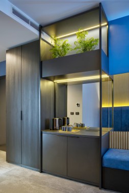 Hotel Držićeva, hotelska soba, ormari kompozicija