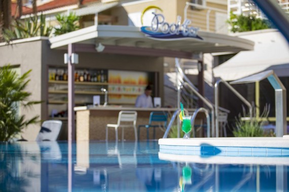 Hotel Park Makarska, bazenski bar
