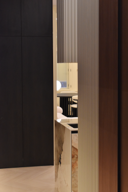 Detalj hodnika s ormarom