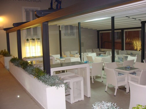 Caffe bar Skipper, terasa, tehnoratan garniture