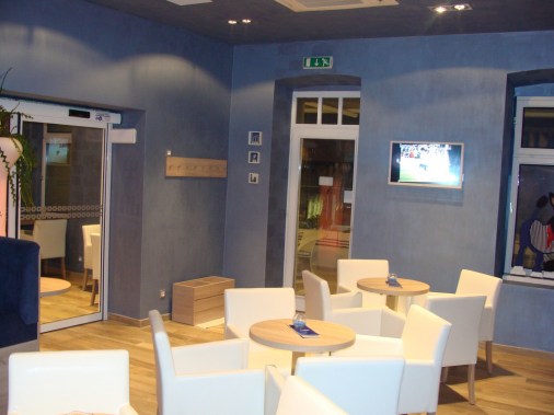 Caffe bar Skipper, interijer, stolovi i stolice