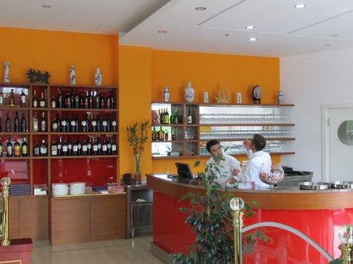 Restoran Asian Garden, hlađeni šank, foto 2