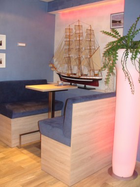 Caffe bar Skipper, interijer, tapecirana kutna garnitura, detalji